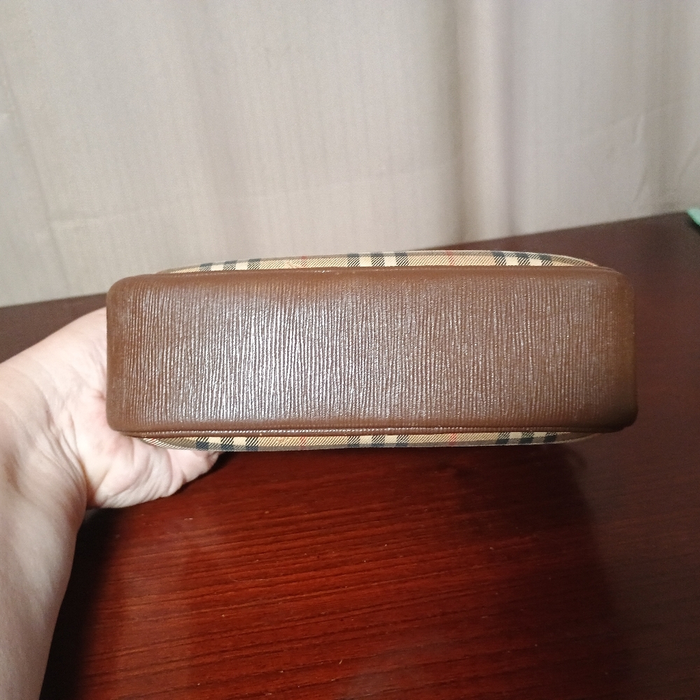 Burberrys Nova Check Shoulder Bag - Picture 5 of 7